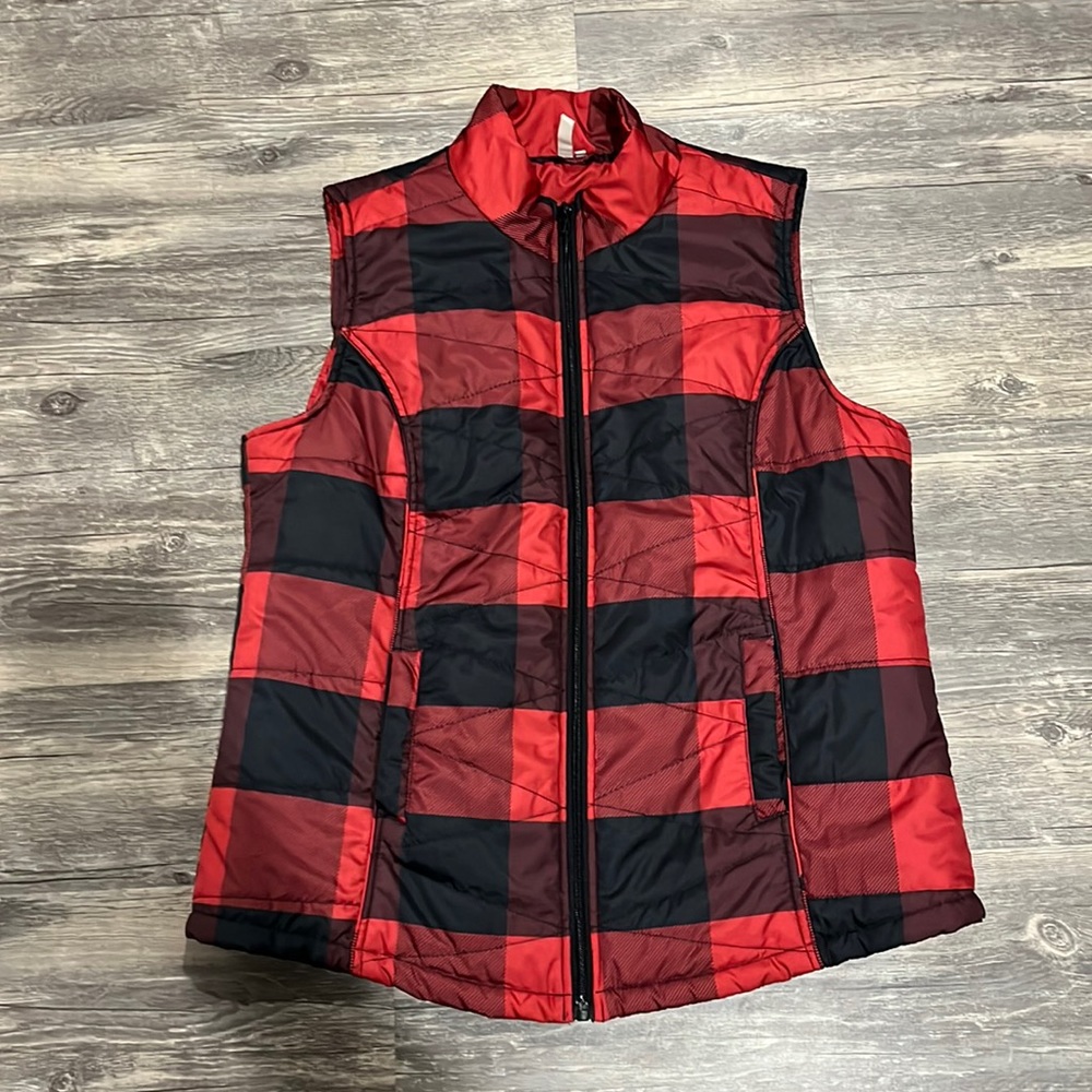 Red Camel red/black plaid Buffalo plaid puffer style vest juniors